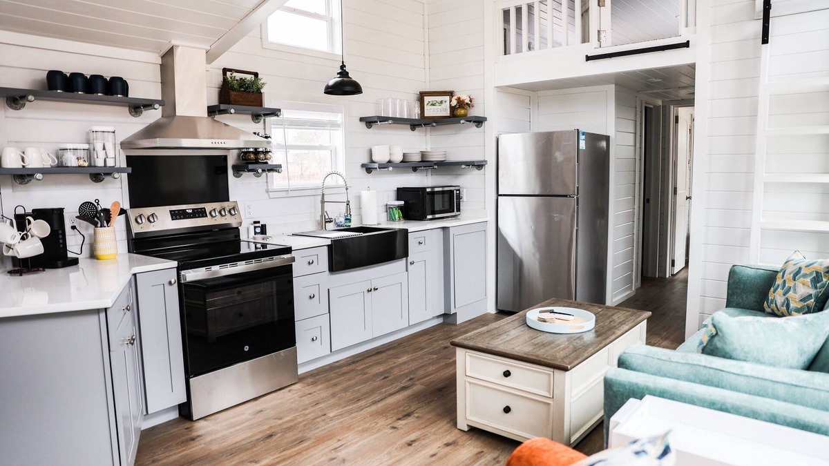 Dover House | Salt and Pepper at In The Pines Pr6264