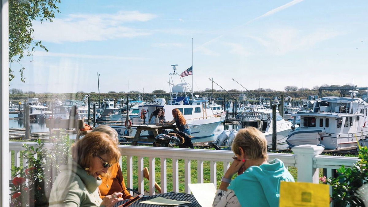 Ilwaco Hotel | Salt Hotel & Pub