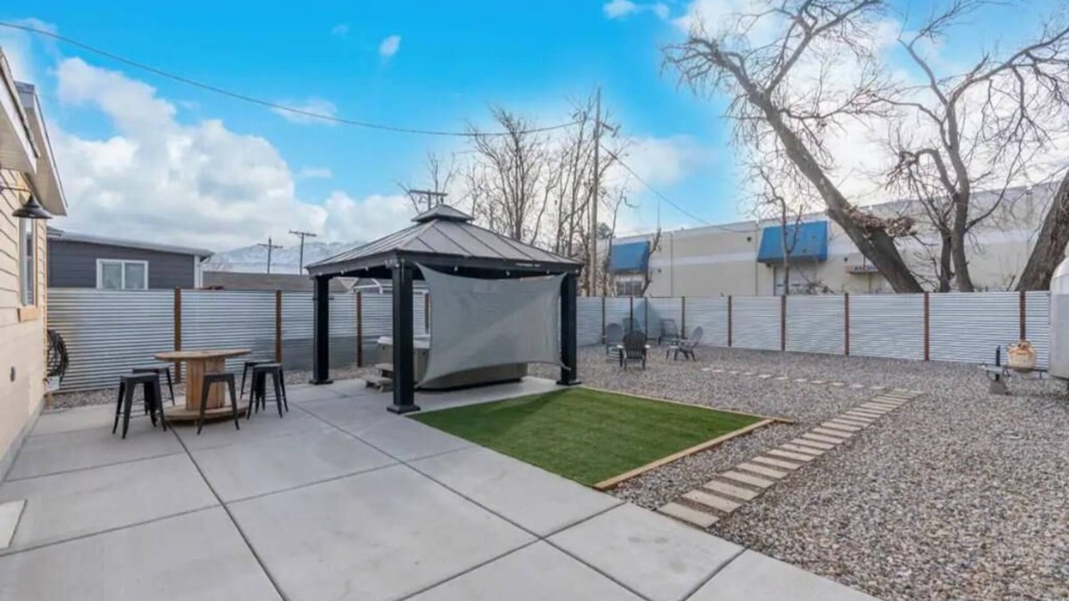 South Salt Lake House | Salt Lake Sanctuary -Hot Tub- Firepit- Gated Parking+ One Car Garage