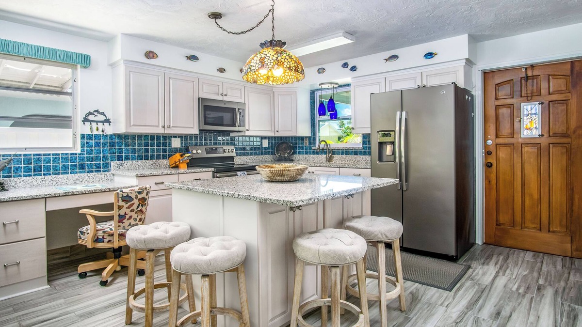 Coury House | Salt & Seaglass- Porch, Dock, Pool Club. Sept 28 - Oct 10 Open & Big discount