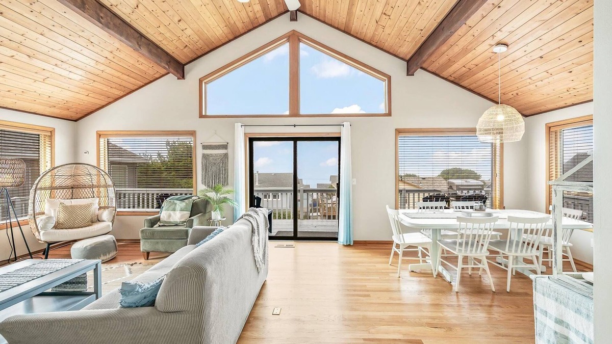 Roads End House | Salt & Serenity - Walk to the Beach