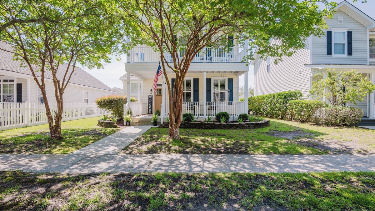 Bluffton House | Saltee Cove Coastal Getaway. 3 Bedroom/2.5 Bath Lowcountry Cottage