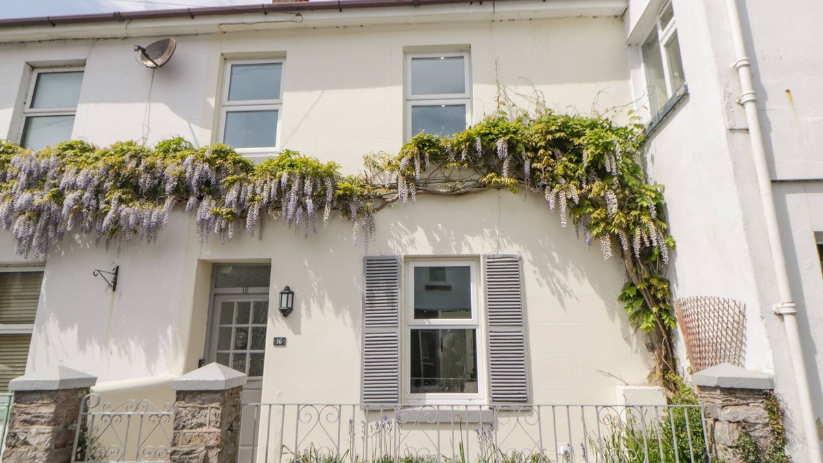 Babbacombe Cottage | SALTWATER COTTAGE, family friendly, with open fire in Babbacombe
