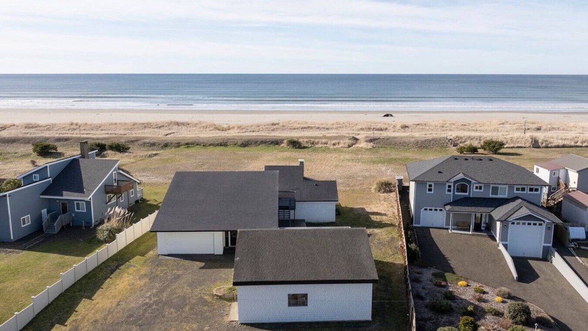 Grayland House | Salty Anchor Seaside Stay
