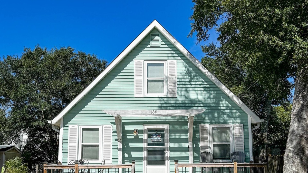 Tranquil Harbour House | Salty Paws OKI - Cute Beach Bungalow