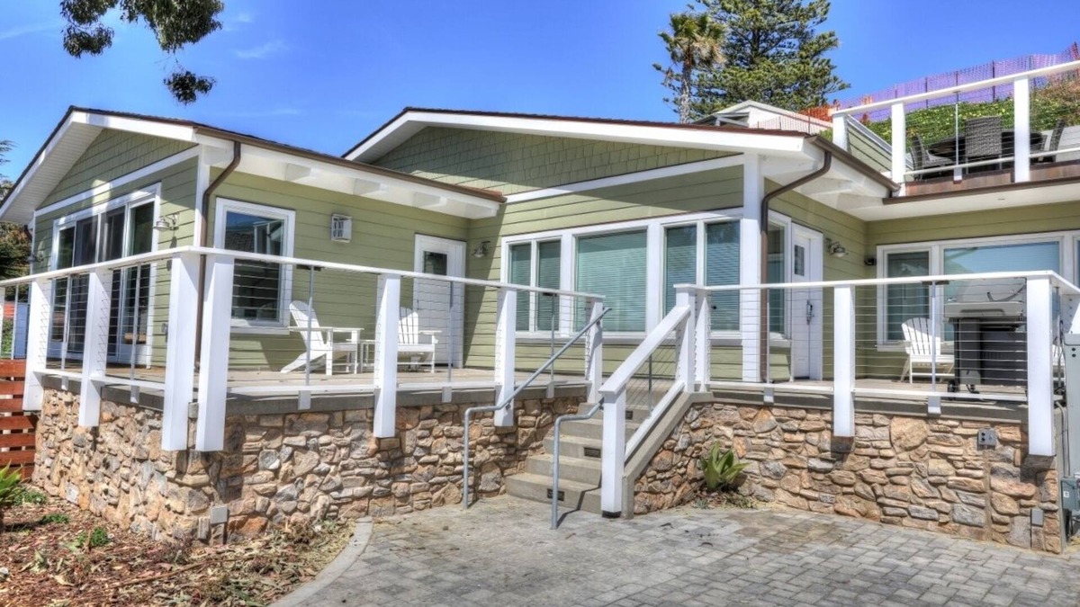 Morro Bay Condo | Salty Sister Beach House - Ocean Front and Rock Views