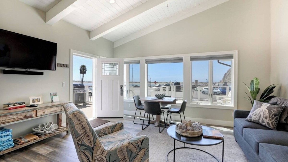 Morro Bay Condo | Salty Sisters Suites at Morro Rock - large suite with rock view