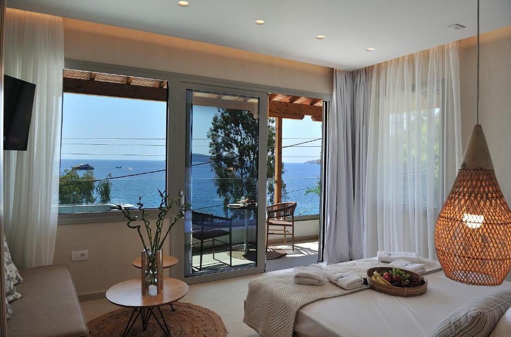 Skiathos Town Hotel | Salty Wave Suites