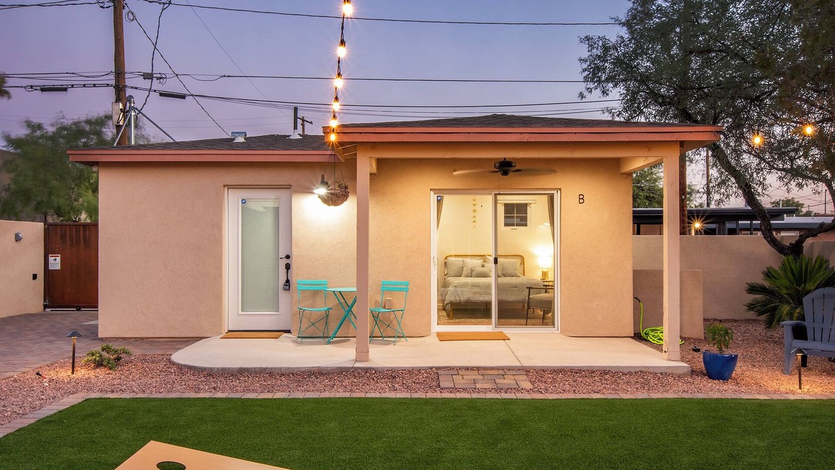 Sam Hughes Apartment | Sam Hughes Bungalows - B - Walkable to the University of Arizona, Large Backyard