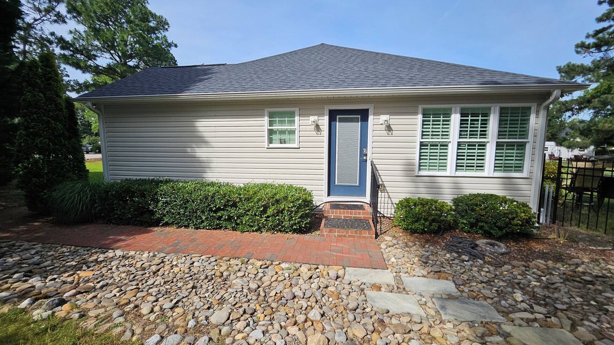 Southern Pines Apartment | Sam's Place. UPDATED LISTING! Relax in the hot tub after a day of golf!