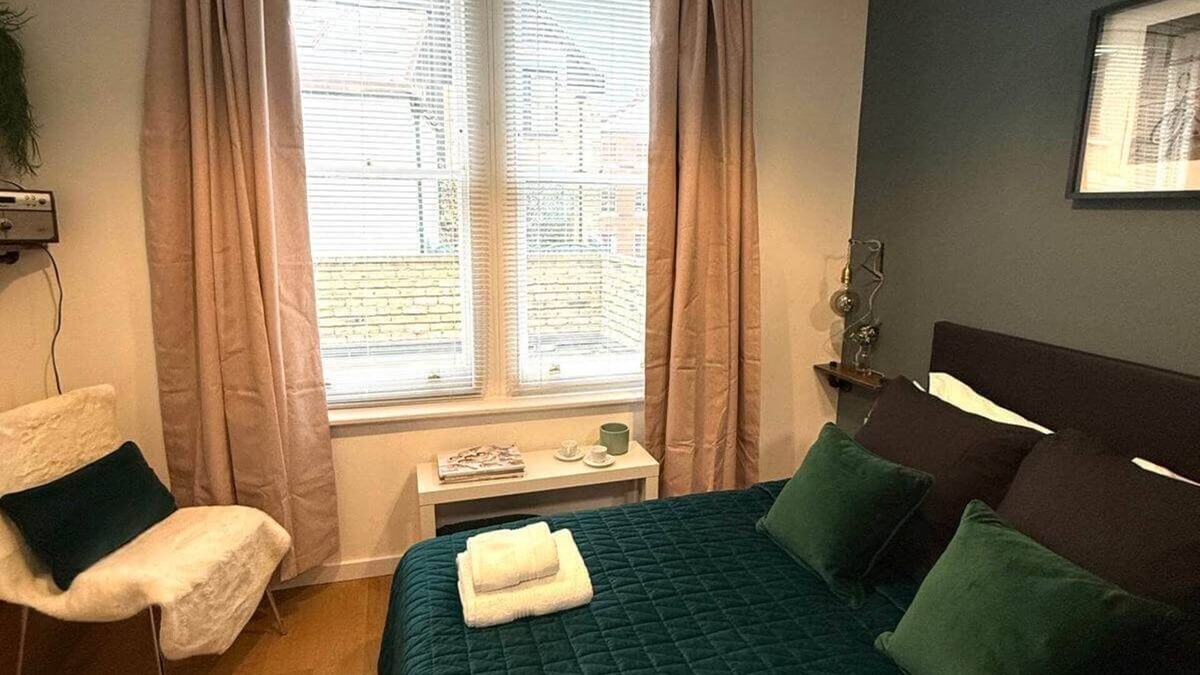 Spitalfields Apartment | Samantha | En-suite double room Near Liverpool Street