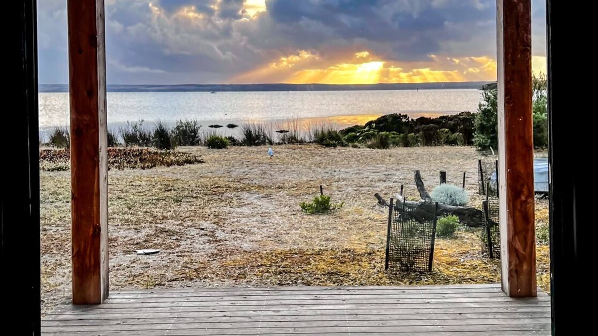 American River House | Samphire, Absolute Waterfront