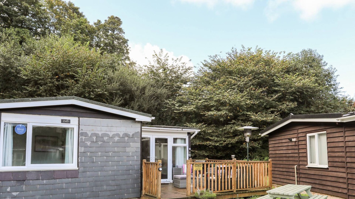 Bont Newydd House | SAMPHIRE, with pool in Caernarfon