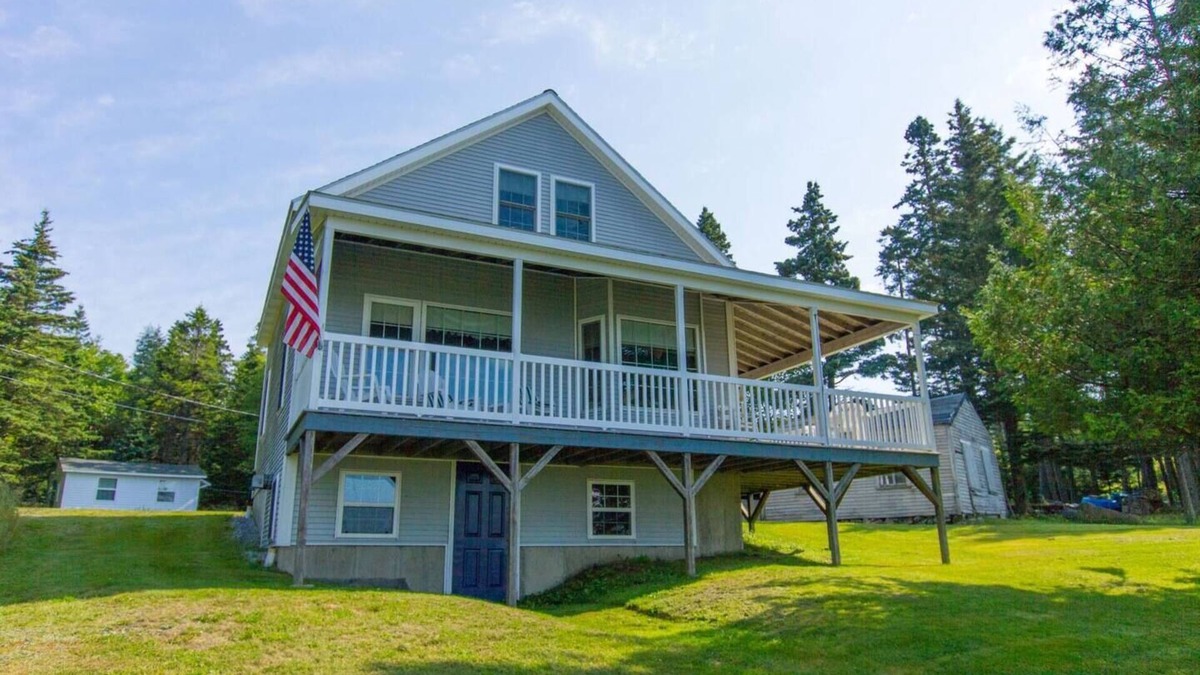 Stonington Cottage | Sams Cottage - Ocean View Cottage near the Village