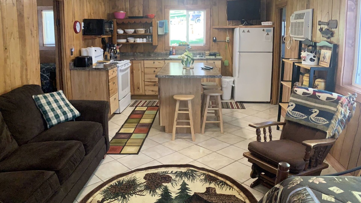 Sarona Cabin | Sam’sPlace Cabin 3 on Long Lake, near shoreline. Own dock available.