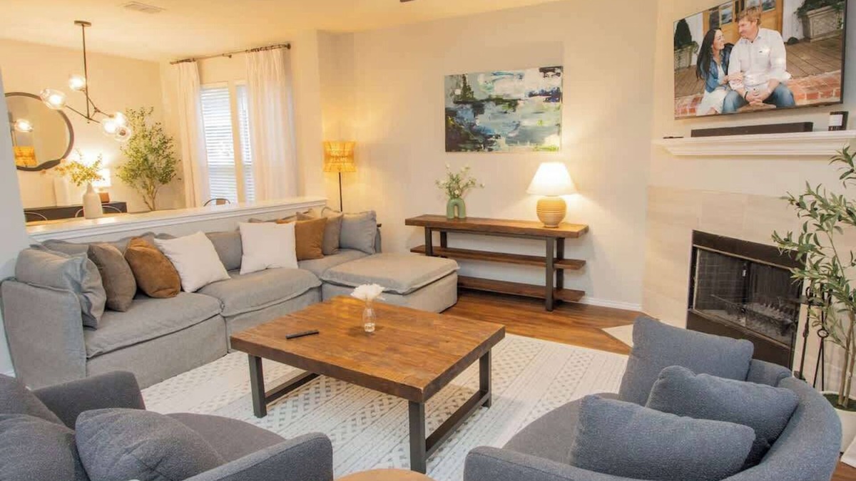 Wetmore House | San Antonio Retreat Family Home. 4/2.5 w/Yard