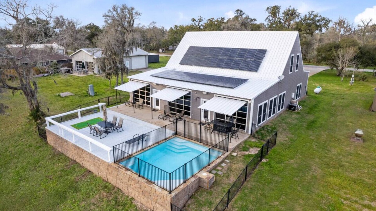 Brazoria Apartment | San Bernard River House, heated pool, riverfront