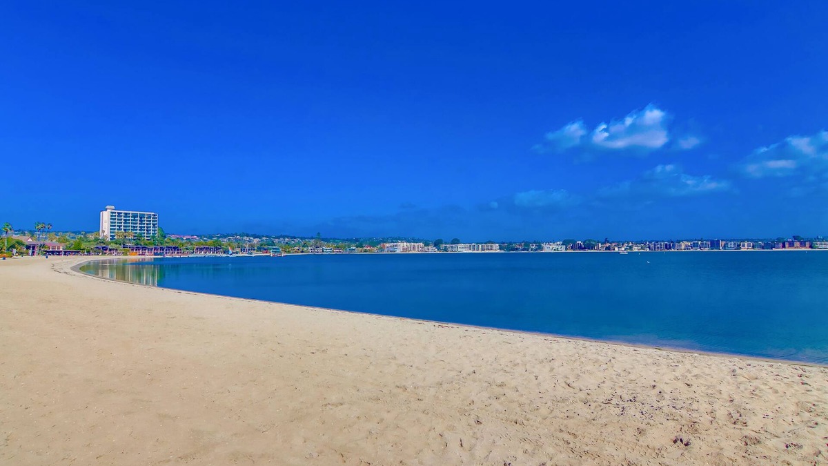 Mission Beach House | San Diego Beach Home/Mission Beach,Steps to Ocean&Bay, 2 Car Garage, AC/Heating