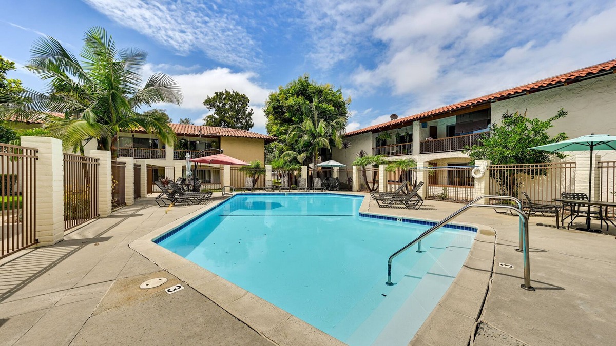 Grantville Condo | San Diego Condo: Pool Access, 8 Mi to Downtown