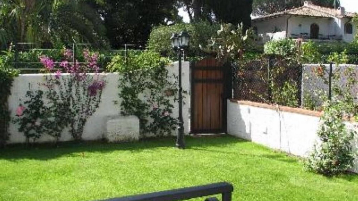 Colonia Elena Apartment | San Felice Circeo: Charming semi-subsoil apartment in Villa on the sea with direct access to the beach