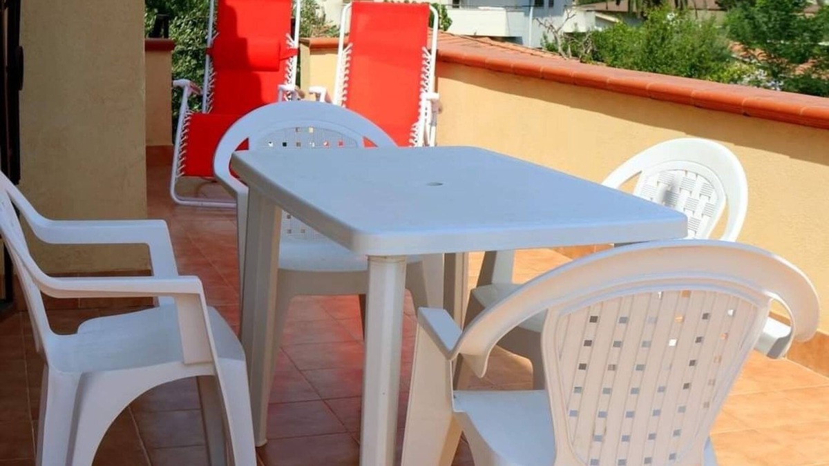 San Leone House | San Leone holiday home a stone's throw from the sea