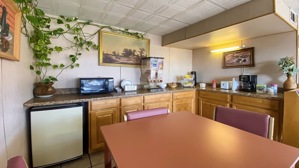 Polvadera Hotel | San Miguel Inn