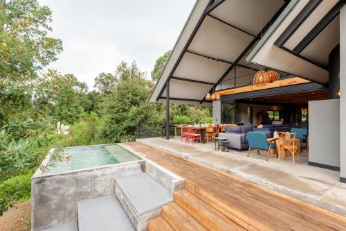 Valle de Bravo Villa | San Simon Retreat with Private Garden and Mountain Views