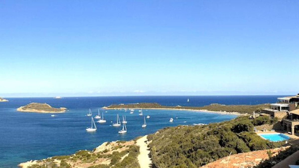 Capo Coda Cavallo Apartment | SAN TEODORO PUNTA EST FANTASTICO TRILOCALE VISTA MARE