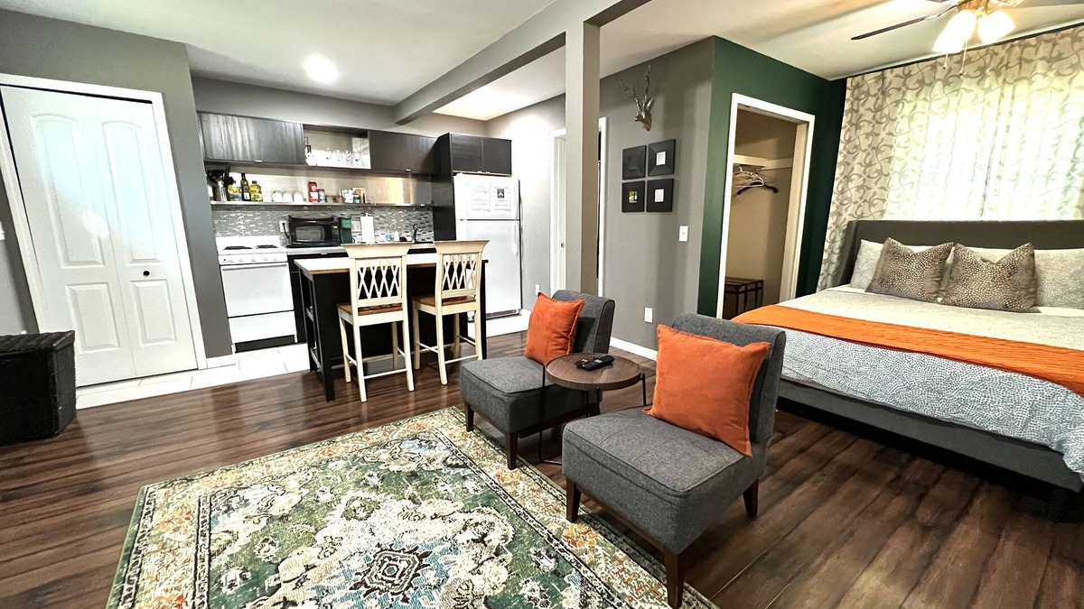 Ferndale Apartment | Sanctuary Studio - Pets Welcome!