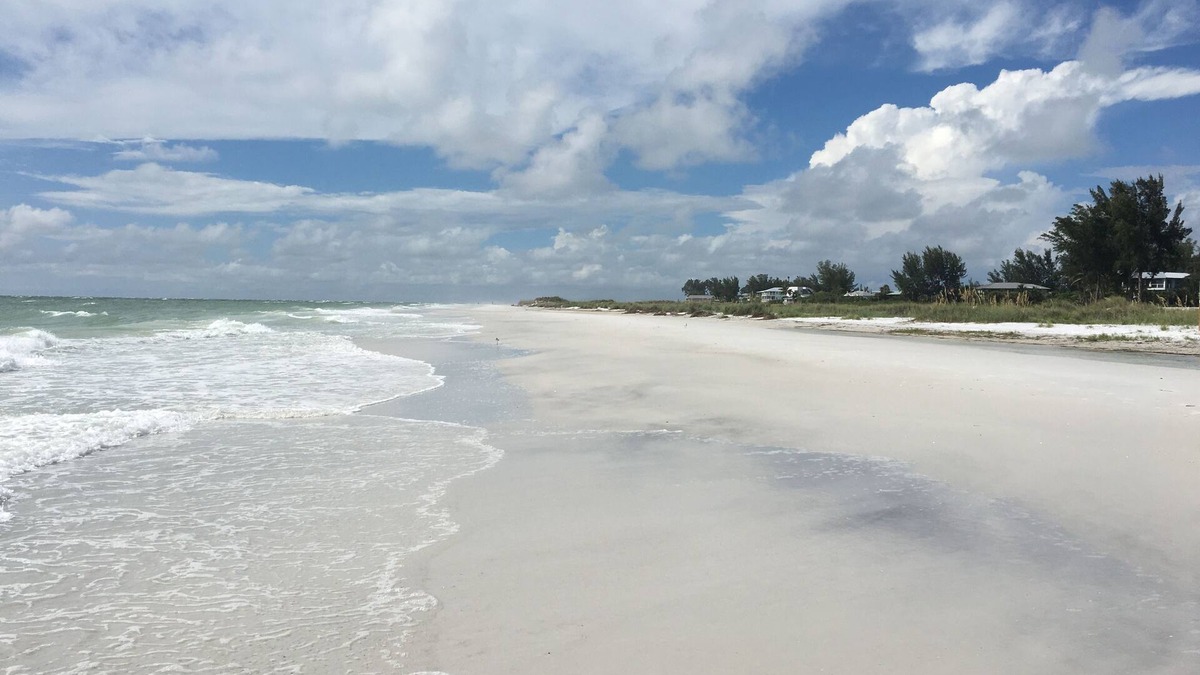 Anna Maria House | Sand Dollar Cottage - Vintage - updated - flip flop walk to Gulf Beaches