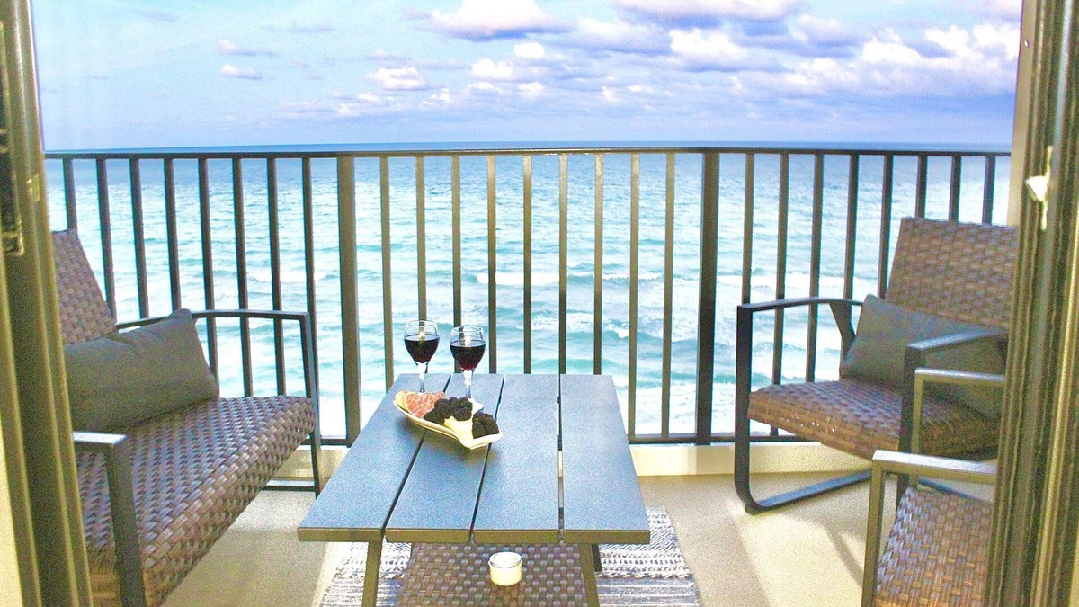 Hutchinson Island South Condo | Sand Dollar Shores 7th Floor Oceanfront Condo