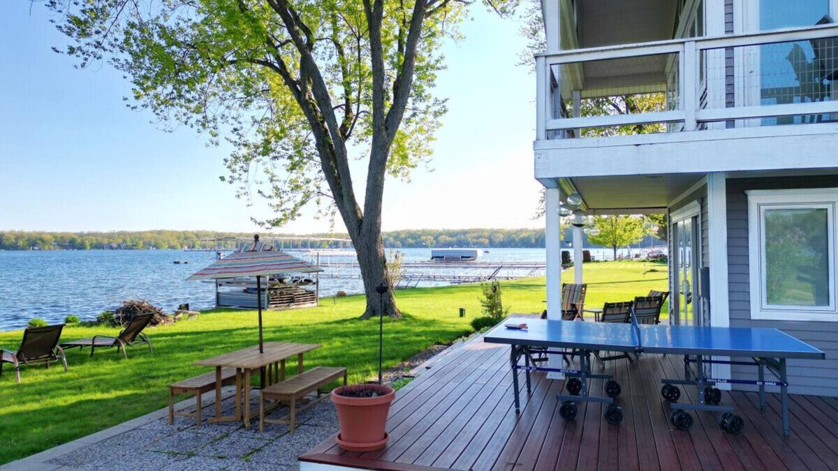 Onsted House | Sand Lake Getaway *Lakefront!*