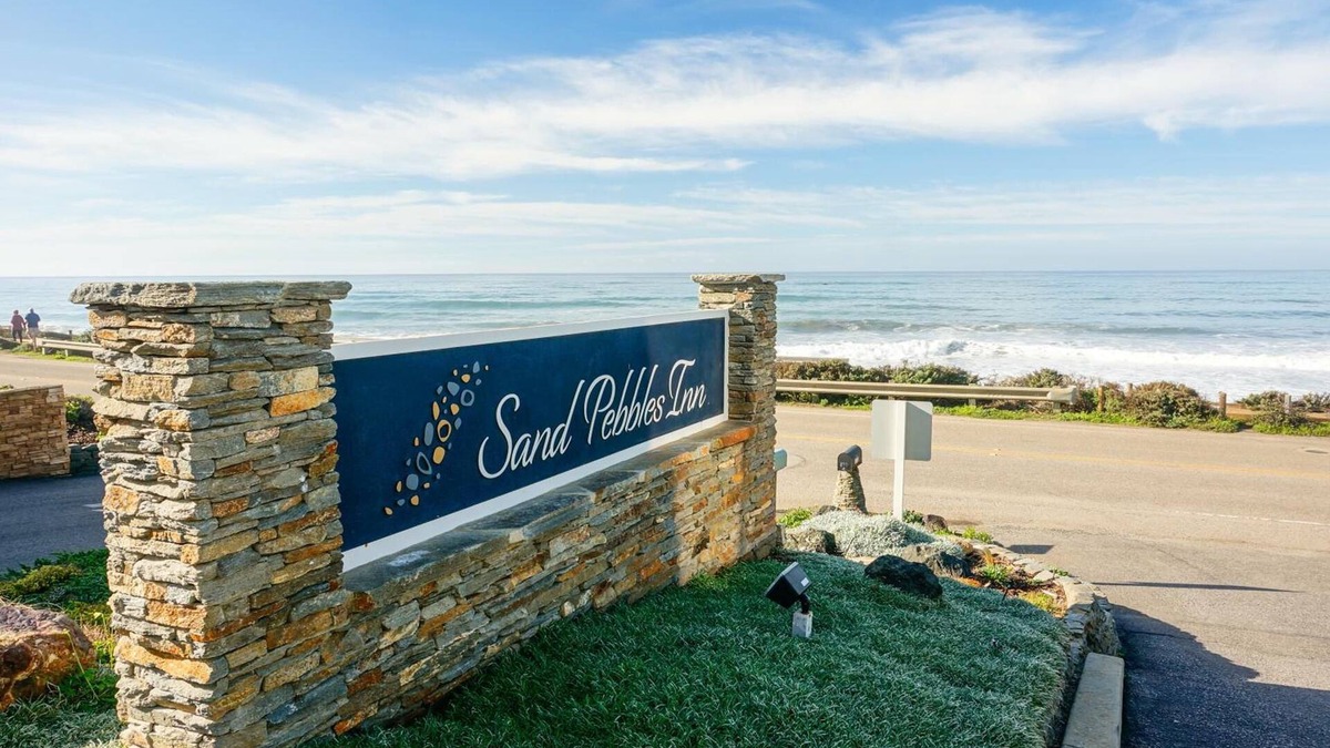 San Simeon Hotel | Sand Pebbles Inn