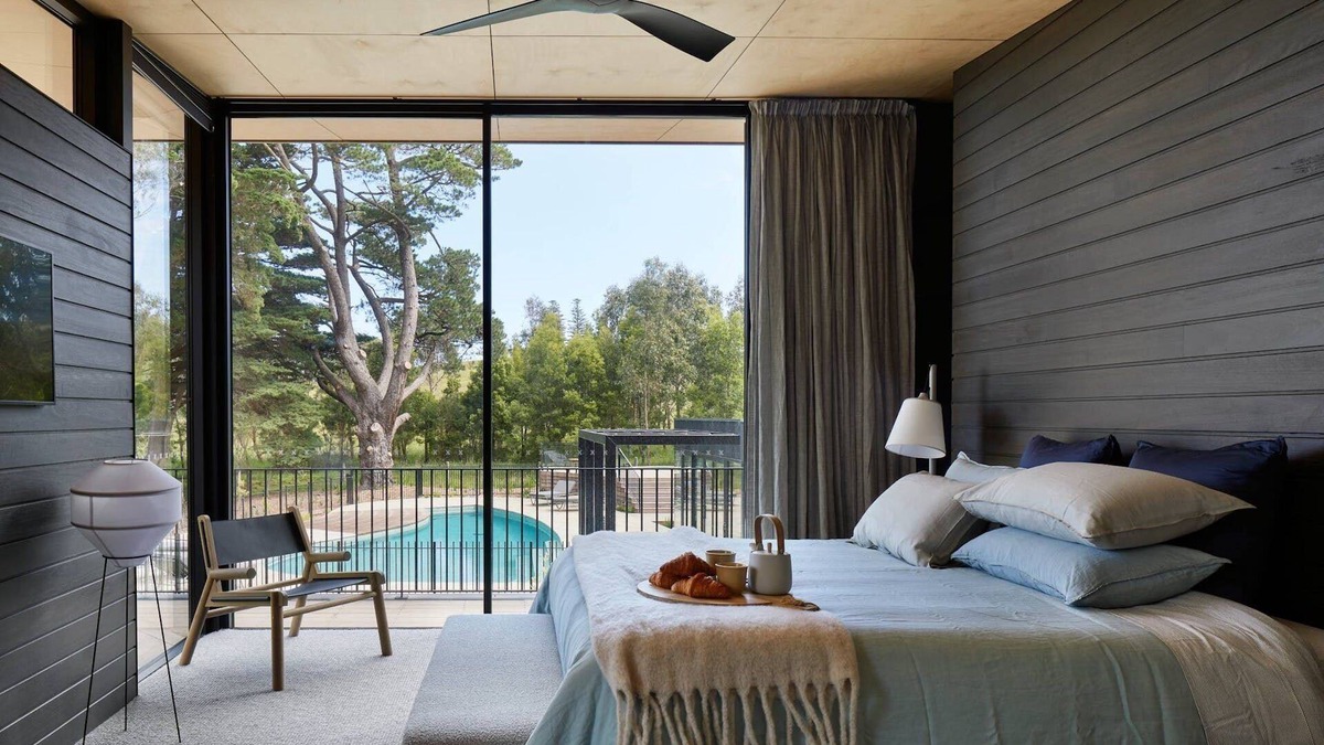 Shoreham House | Sand Steps (Heated Pool)