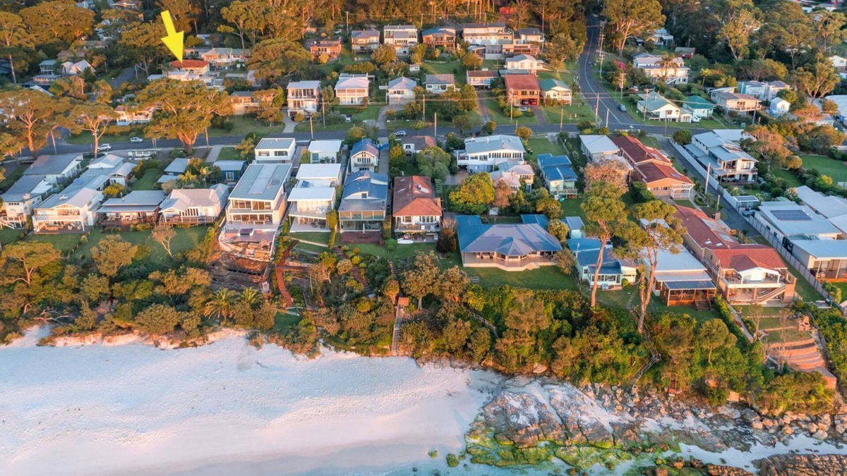Hyams Beach Apartment | Sandals at the Bay - Downstairs, Hyams Beach