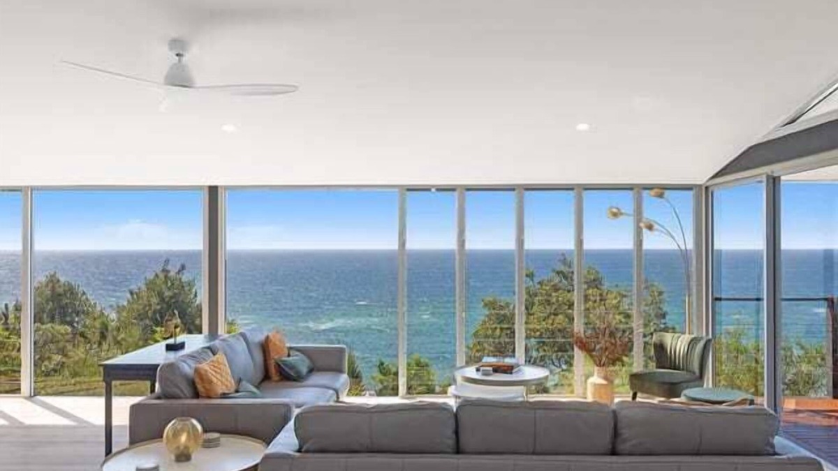 Forresters Beach House | Sandcastle by Coast Hosting