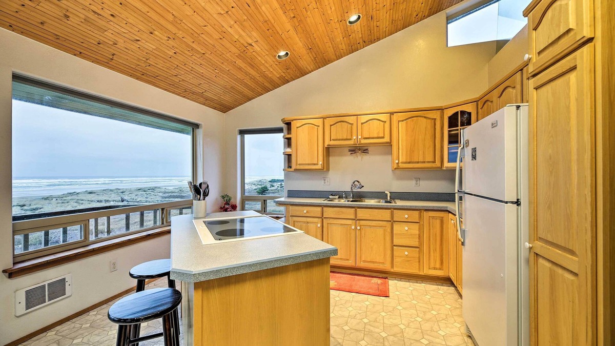 Waldport Apartment | Sanderling Sea Cottages, Unit A: Pet Friendly!