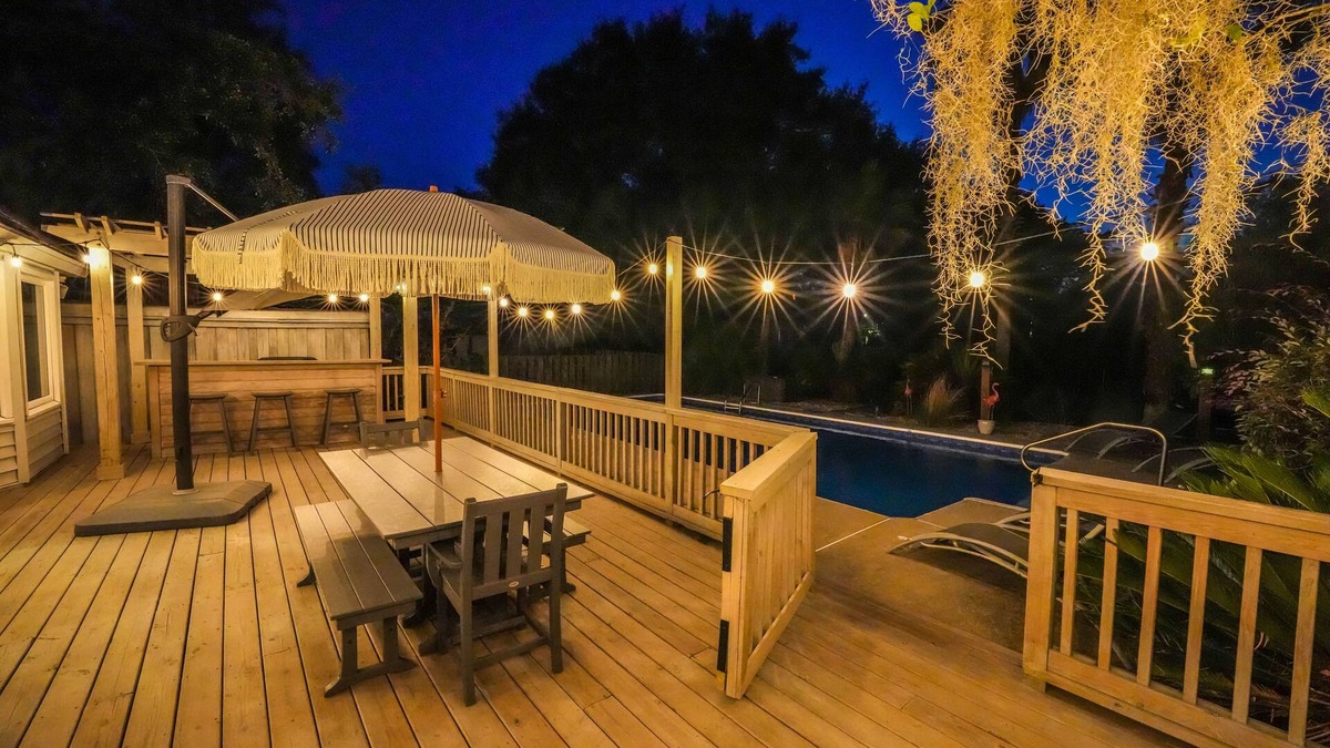 Savannah House | Sandfly home with cottage and pool, close to downtown and Tybee