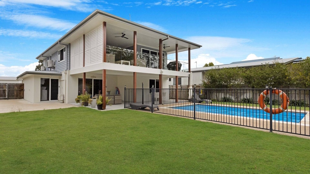 Toogoom House | Sandie’s at the Beach - 4 Bed Retreat with Pool