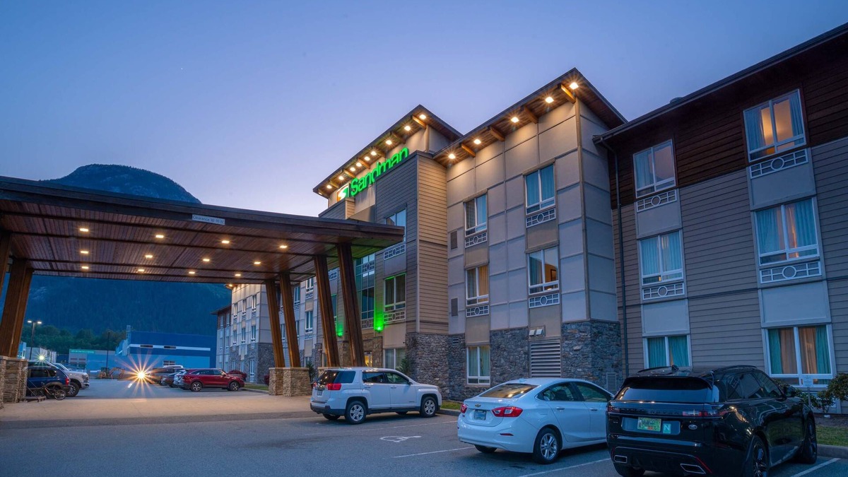 Squamish Hotel | Sandman Hotel & Suites Squamish