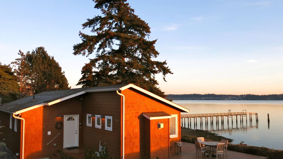Oak Harbor House | Sandpiper Haven: Whidbey Waterfront, Amazing VIEWS, Beach, Penn Cove, Kayaks, AC