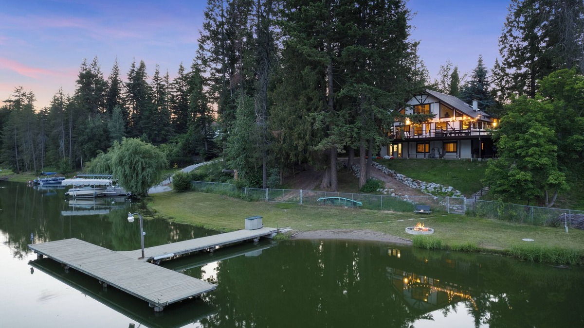 Ponder Point Ski Chalet | Sandpoint Lakeside Retreat - Private Dock - AC