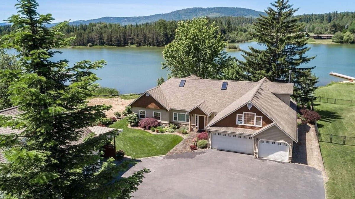 Comeback Bay House | Sandpoint/Schweitzer Mtn Luxury Lake Home Thanksgiving & SKI TIME BOOKING