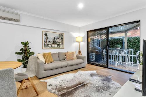 Glenelg South Apartment | Sands & Hearth - Minutes to Beach & Moseley Square