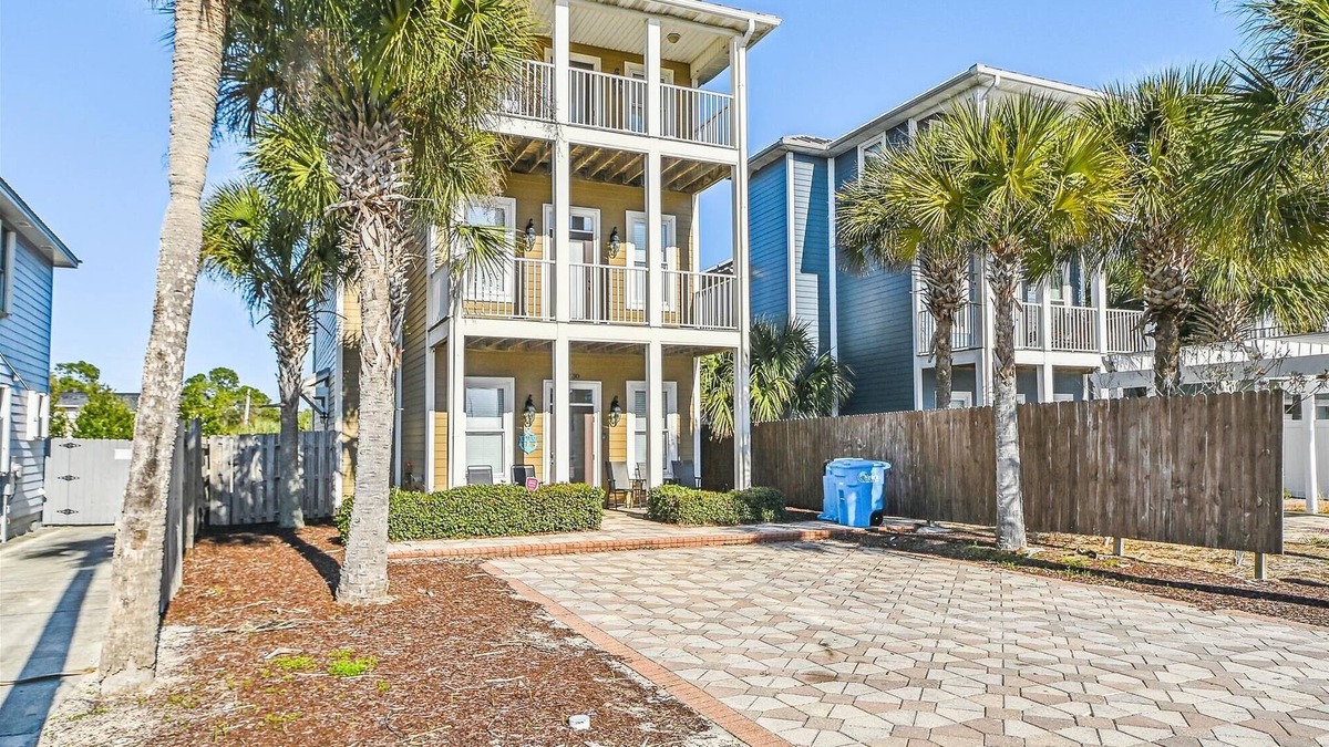 Holiday Beach House | "Sands in Low Places" 4 Bedrooms/Private Swim Spa