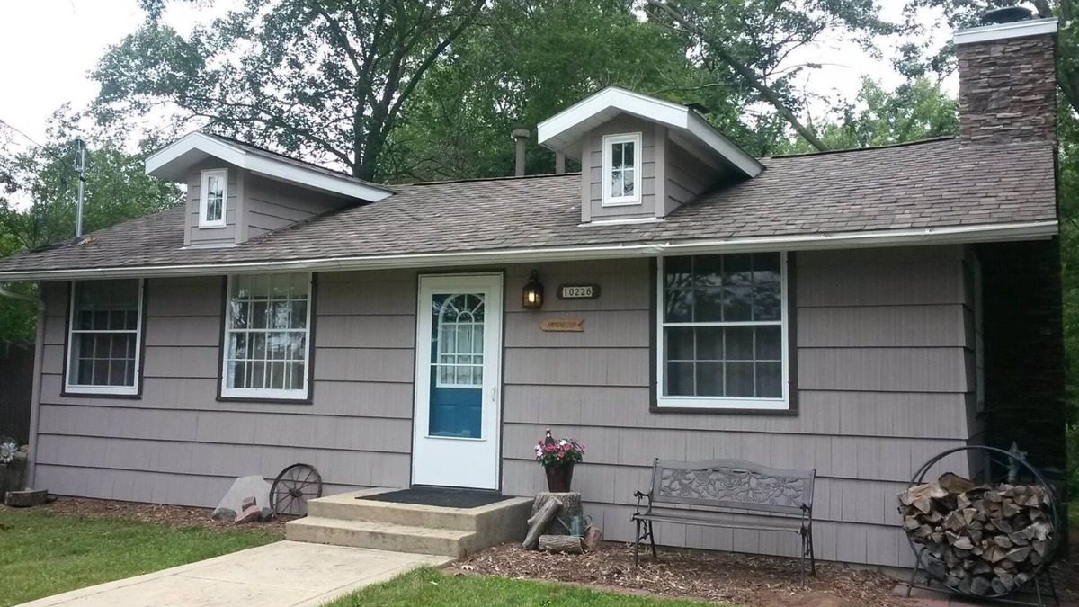 Leland Cabin | Sandwood Cottage on WI River-Huge Weekly and Monthly Discounts!