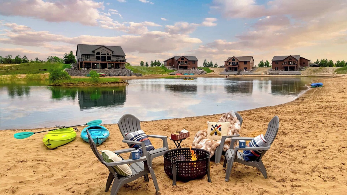 New Lisbon House | Sandy Beach⊹Lake⊹Firepit⊹Deck⊹Porch⊹Kayaks⊹Toys