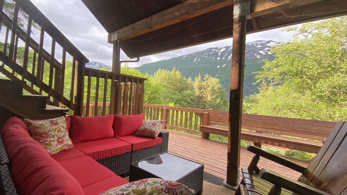 Douglas Apartment | Sandy Beach Sunrise Studio- Just steps from Sandy Beach & Treadwell trail!