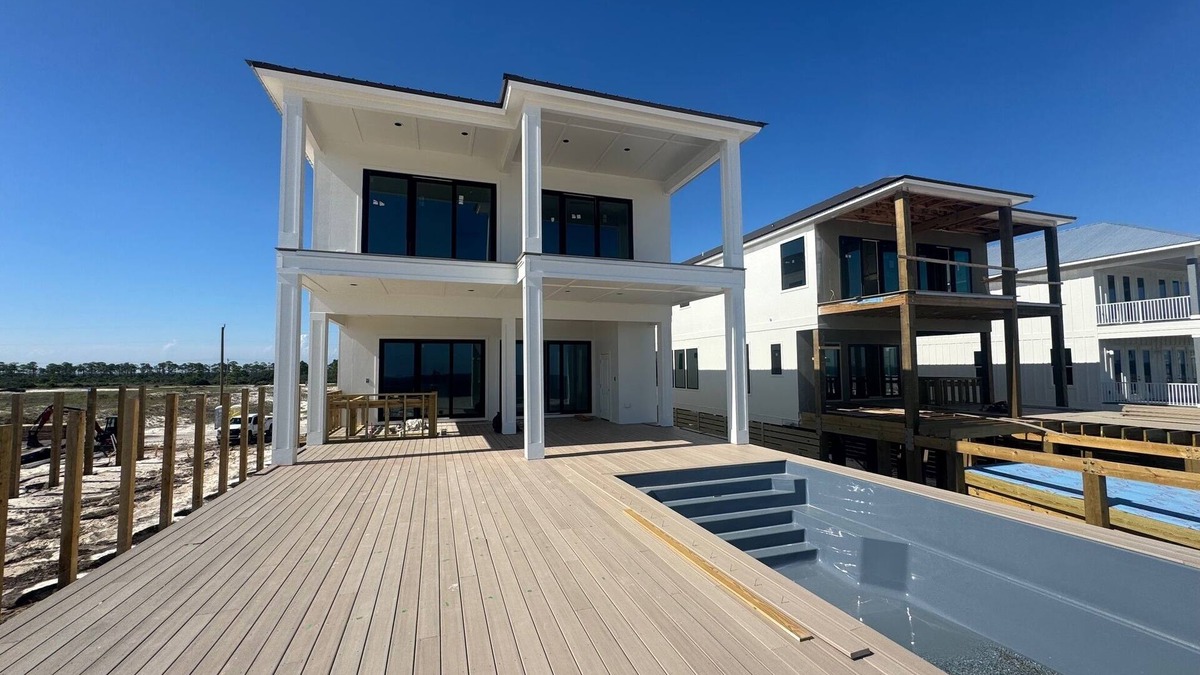 Southpointe House | Sandy Crax ~ 8 Bedroom ~ Private Pool ~ Sleeps 26