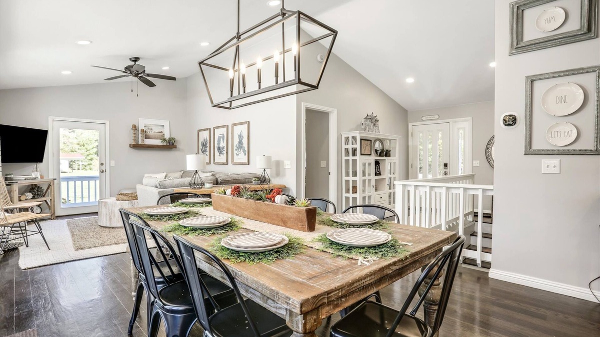 Gladwin House | Sandy Feet - Lakefront luxury, With A Beach!